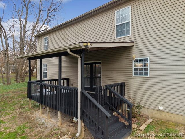 621 Leon Prall Road, Otisco, IN 47163