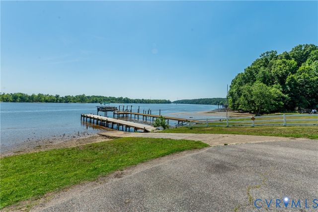 1625 N White Mountain Dr, Chesterfield, VA 23836