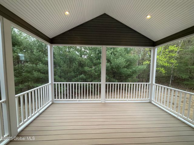 15 Avalon Way, Wilton, NY 12866