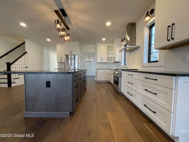 15 Avalon Way, Wilton, NY 12866