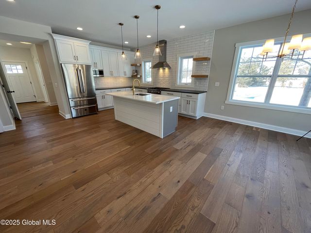 15 Avalon Way, Wilton, NY 12866