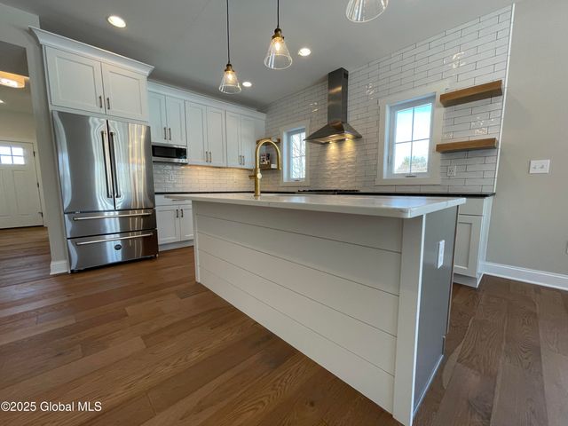 15 Avalon Way, Wilton, NY 12866