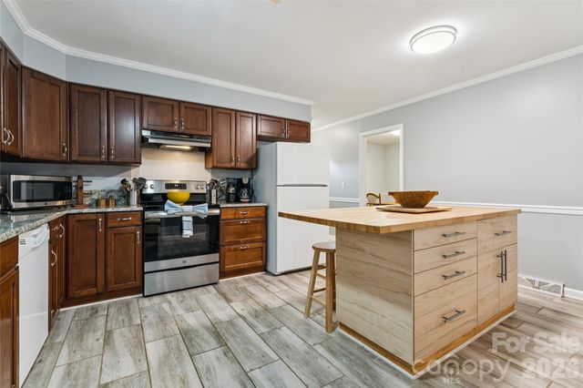 13507 Four Oaks Lane, Matthews, NC 28105