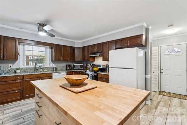 13507 Four Oaks Lane, Matthews, NC 28105