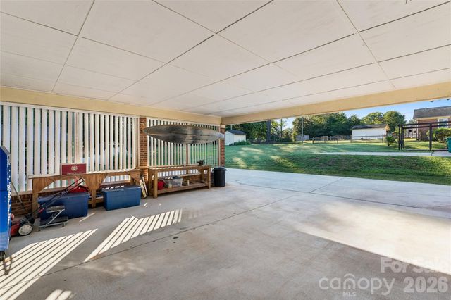 13507 Four Oaks Lane, Matthews, NC 28105