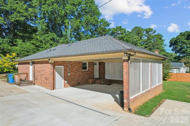 13507 Four Oaks Lane, Matthews, NC 28105