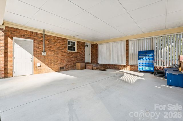 13507 Four Oaks Lane, Matthews, NC 28105
