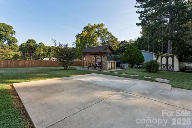 13507 Four Oaks Lane, Matthews, NC 28105