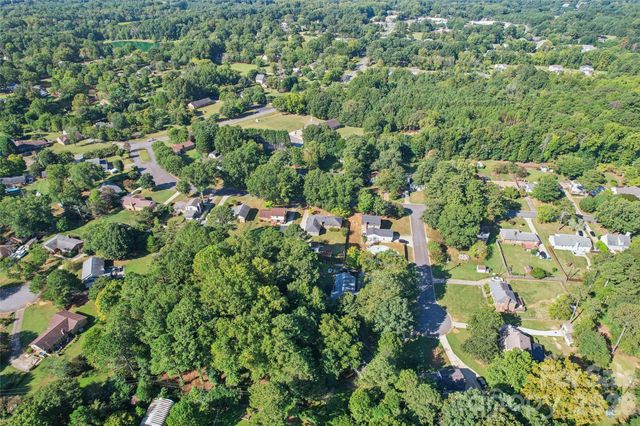 13507 Four Oaks Lane, Matthews, NC 28105
