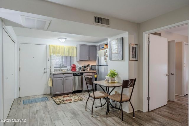 302 S Paseo Lobo Unit C, Green Valley, AZ 85614