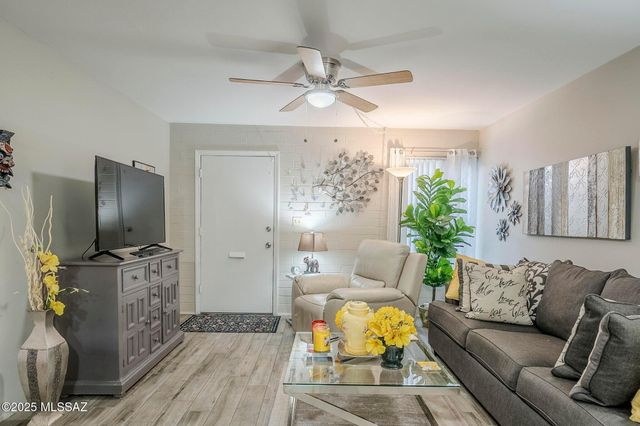 302 S Paseo Lobo Unit C, Green Valley, AZ 85614