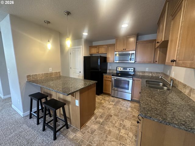 1297 Se WINDSONG Dr, Cascade Locks, OR 97014