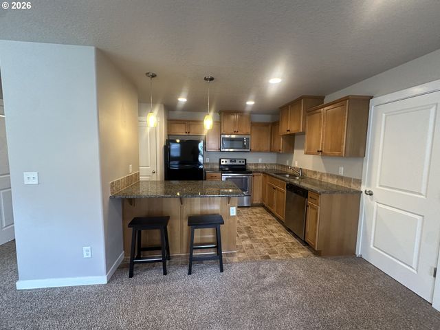 1297 Se WINDSONG Dr, Cascade Locks, OR 97014