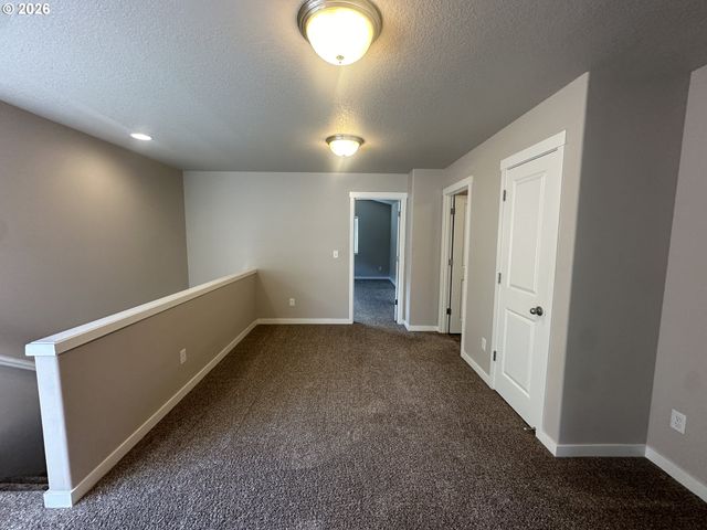 1297 Se WINDSONG Dr, Cascade Locks, OR 97014