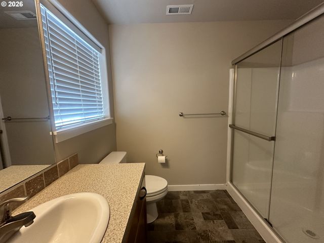 1297 Se WINDSONG Dr, Cascade Locks, OR 97014