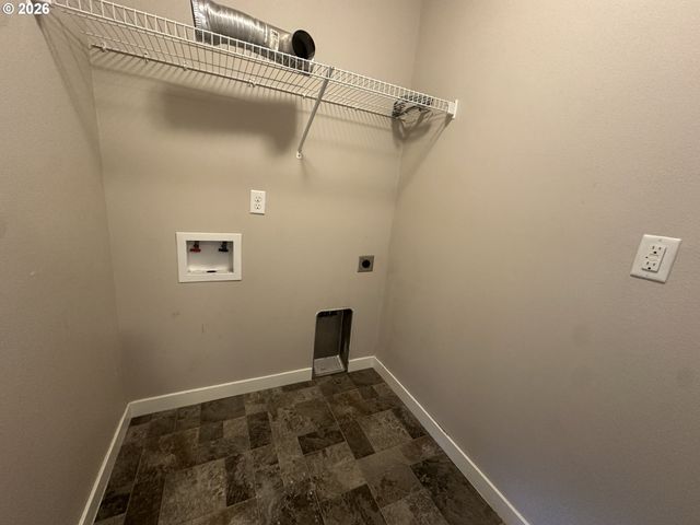 1297 Se WINDSONG Dr, Cascade Locks, OR 97014