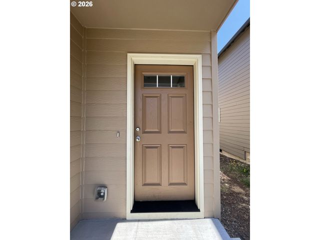 1297 Se WINDSONG Dr, Cascade Locks, OR 97014