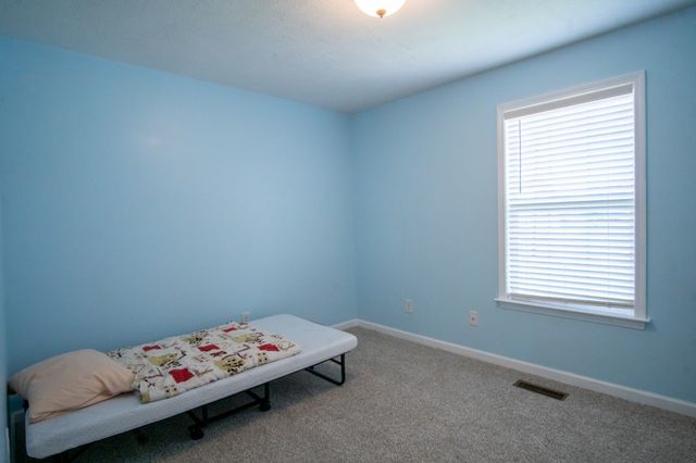 2008 Eisley Ln, Columbia, TN 38401