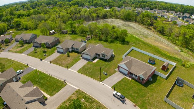 2008 Eisley Ln, Columbia, TN 38401