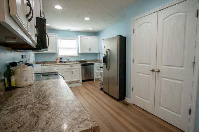 2008 Eisley Ln, Columbia, TN 38401