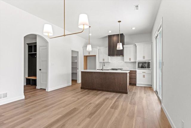 5657 RALPH DOBBS WAY, Columbia, MO 65203