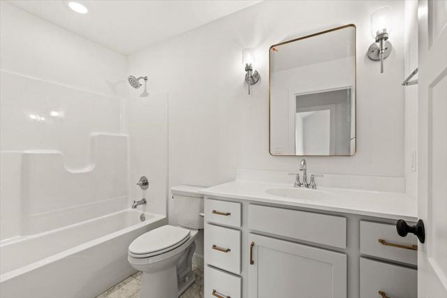 5657 RALPH DOBBS WAY, Columbia, MO 65203