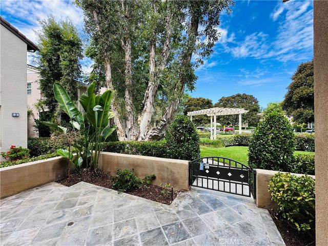 96 Canopy, Irvine, CA 92603