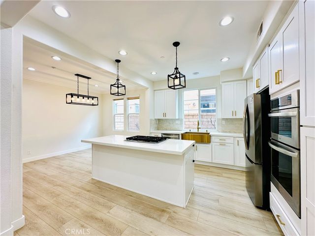 96 Canopy, Irvine, CA 92603