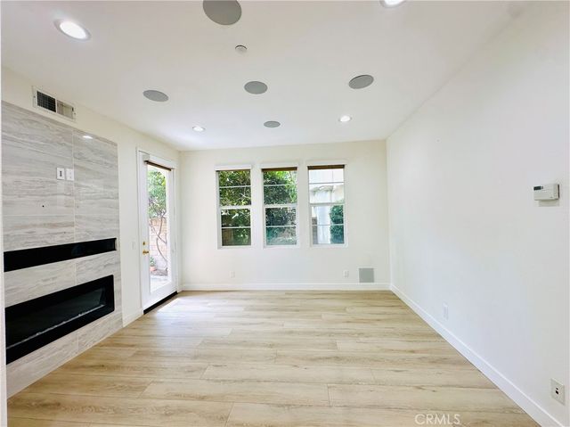 96 Canopy, Irvine, CA 92603