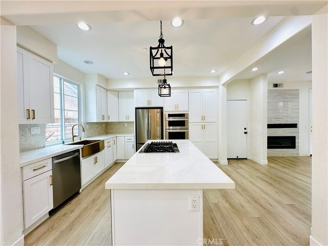 96 Canopy, Irvine, CA 92603