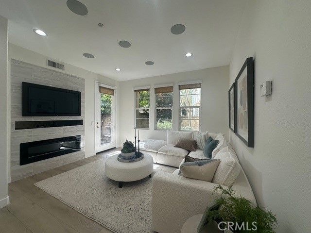 96 Canopy, Irvine, CA 92603