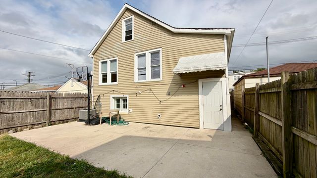 2329 N Mcvicker Avenue, Chicago, IL 60639