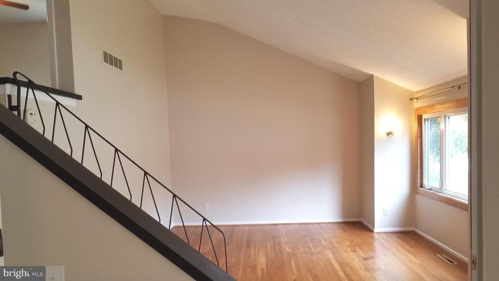 17 TODD LN, Newark, DE 19713