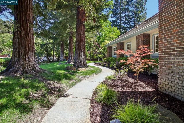 31 Tierra Verde Ct, Walnut Creek, CA 94598