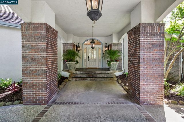 31 Tierra Verde Ct, Walnut Creek, CA 94598