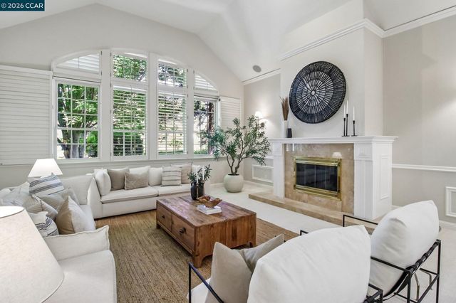 31 Tierra Verde Ct, Walnut Creek, CA 94598