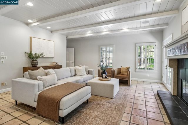 31 Tierra Verde Ct, Walnut Creek, CA 94598