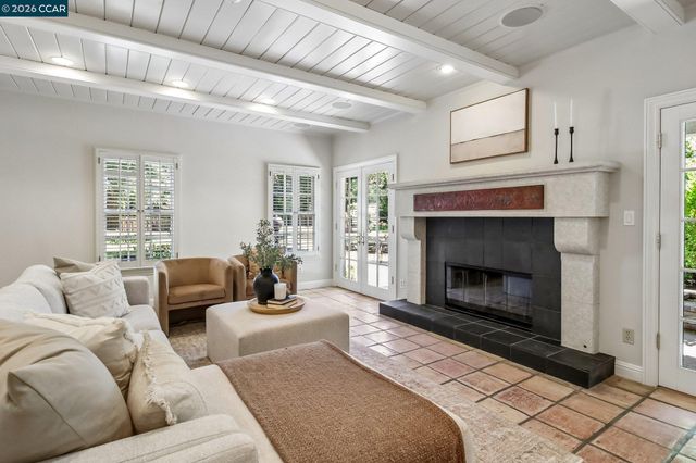 31 Tierra Verde Ct, Walnut Creek, CA 94598