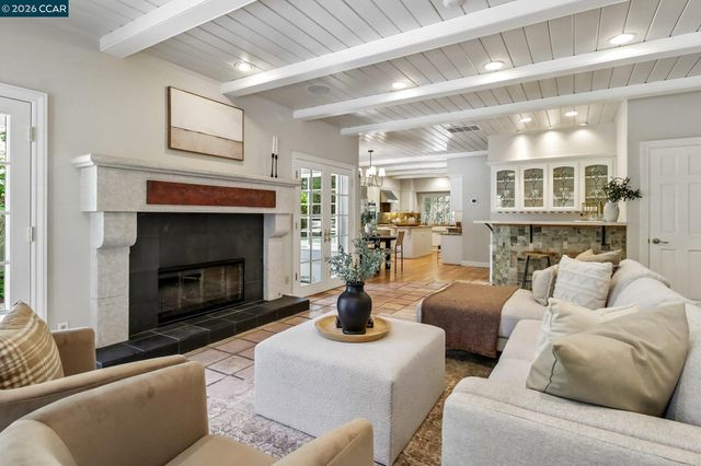 31 Tierra Verde Ct, Walnut Creek, CA 94598