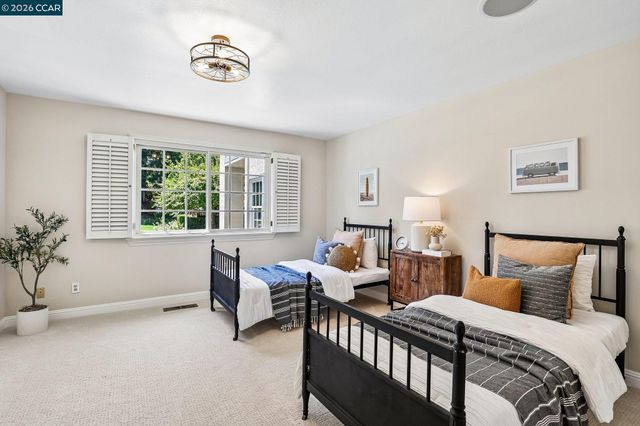 31 Tierra Verde Ct, Walnut Creek, CA 94598