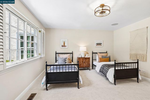 31 Tierra Verde Ct, Walnut Creek, CA 94598