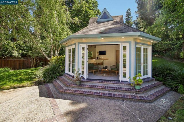 31 Tierra Verde Ct, Walnut Creek, CA 94598