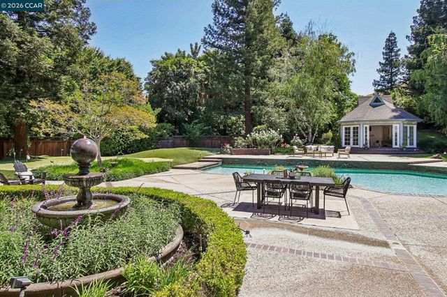 31 Tierra Verde Ct, Walnut Creek, CA 94598