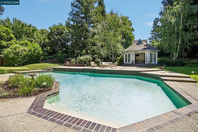 31 Tierra Verde Ct, Walnut Creek, CA 94598