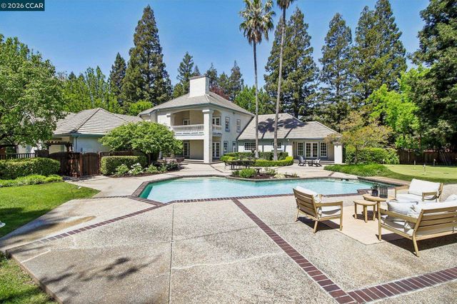 31 Tierra Verde Ct, Walnut Creek, CA 94598