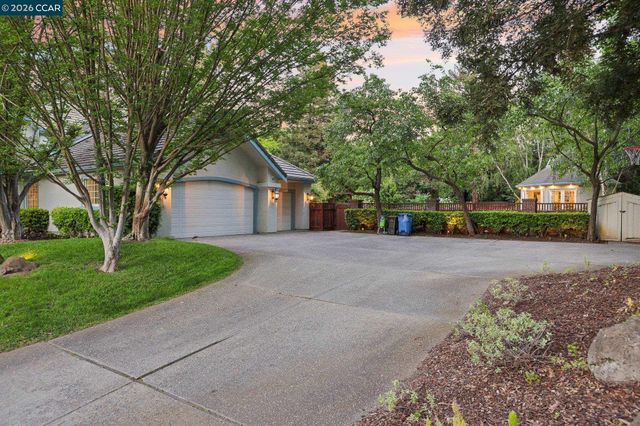 31 Tierra Verde Ct, Walnut Creek, CA 94598