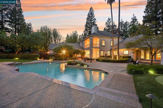 31 Tierra Verde Ct, Walnut Creek, CA 94598