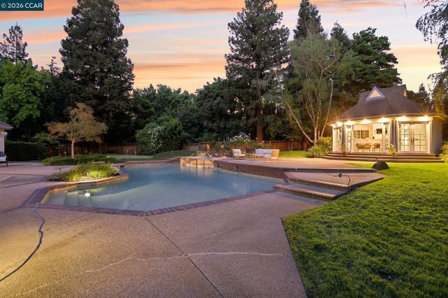 31 Tierra Verde Ct, Walnut Creek, CA 94598
