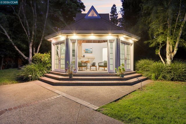 31 Tierra Verde Ct, Walnut Creek, CA 94598