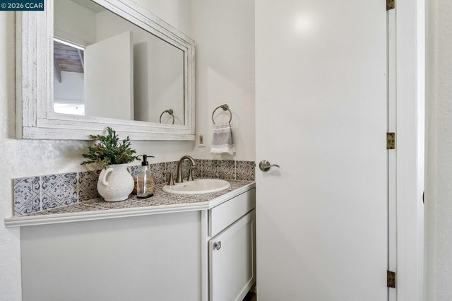 31 Tierra Verde Ct, Walnut Creek, CA 94598